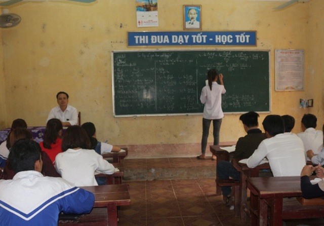 Thanh Hóa: Bố trí 68 điểm, gần 3.300 cán bộ, giáo viên coi thi THPT quốc gia 2018 - 1 Các trường THPT trên địa bàn tỉnh Thanh Hóa đang tích cực ôn thi kiến thức cho học sinh lớp 12 chuẩn bị bước vào kỳ thi
