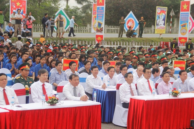 Tự hào, xúc động trong lễ hội Thống nhất non sông trên vĩ tuyến 17 - 3 Lãnh đạo Trung ương và địa phương tham dự Lễ Thượng cờ