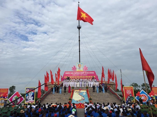 Tự hào, xúc động trong lễ hội Thống nhất non sông trên vĩ tuyến 17 - 1 Ngày hội Thống nhất non sông bên dòng sông Bến Hải