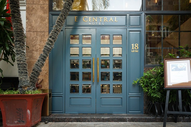 Trải nghiệm đáng nhớ tại chuỗi khách sạn boutique hàng đầu Hà Nội - 3
Khách sạn Hanoi E Central nép mình trên con phố Lò Sũ