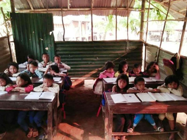 Nhiều phòng học xuống cấp nghiêm trọng cần được đầu tư ở huyện miền núi - 1 Nhiều phòng học tạm tại huyện miền núi cần được đầu tư