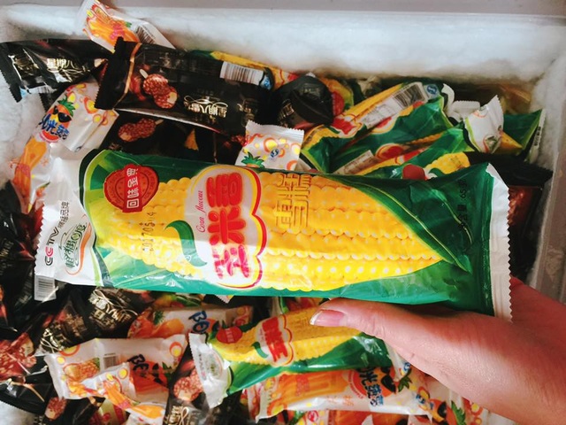 Kem Trung Quốc 3.000 đồng tràn về: "Hàng nội địa" ăn đi đừng sợ - 2
Các loại kem này có giá khá rẻ, được rất nhiều người chọn mua về ăn giải nhiệt