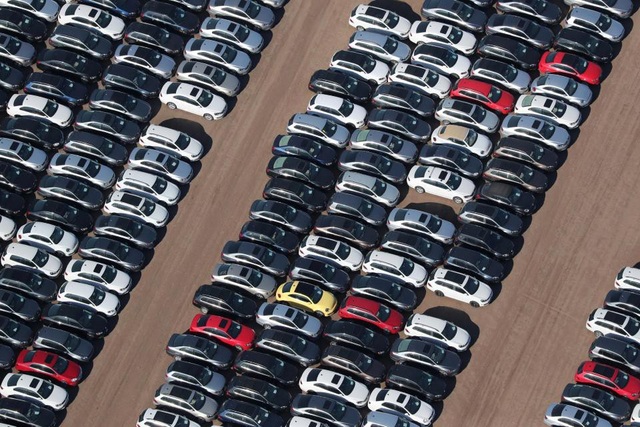 Choáng với bãi chứa xe động cơ diesel "lỗi" của Volkswagen - 4 Choáng với bãi chứa xe động cơ diesel "lỗi" của Volkswagen - 4