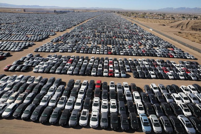 Choáng với bãi chứa xe động cơ diesel "lỗi" của Volkswagen - 2 Choáng với bãi chứa xe động cơ diesel "lỗi" của Volkswagen - 2