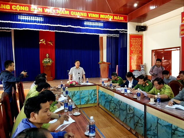 Sẽ xử lý cán bộ kiểm lâm ở mức cao nhất nếu “bảo kê” cho lâm tặc - 2 Ông Lê Trí Thanh, Phó Chủ tịch tỉnh Quảng Nam, công bố email cá nhân tại cuộc họp với ngành chức năng về các vụ phá rừng nghiêm trọng