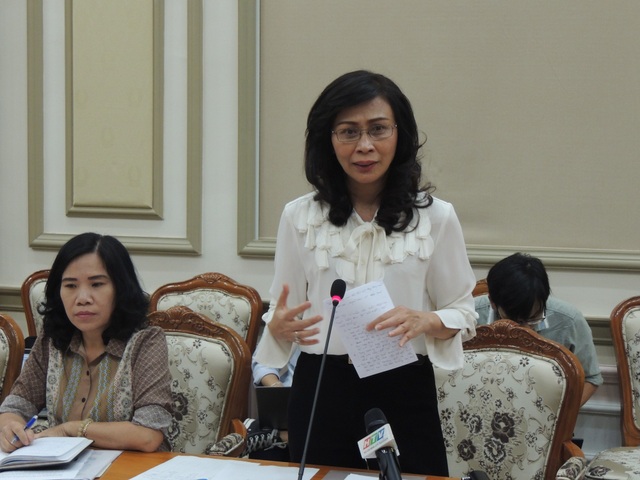 Vụ “cô giáo không giảng bài”: TPHCM chỉ đạo chuyển trường ngay cho em Phạm Song Toàn - 1 Phó Chủ tịch UBND TPHCM Nguyễn Thị Thu đề nghị ngành giáo dục giải quyết nhanh việc chuyển trường cho em Phạm Song Toàn - người phản ánh cô giáo lên lớp không giảng bài.
