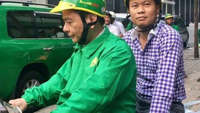 Taxi công nghệ "lấn sân", Mai Linh Miền Trung sụt giảm doanh thu - 1
Đích thân ông Hồ Huy cũng đã đi xe ôm để hiểu và cổ vũ nhân viên. Mai Linh cũng lên kế hoách sáp nhập Mai Linh 3 miền để tăng sức cạnh tranh…