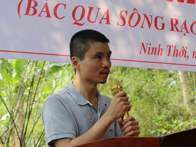 Khởi công xây dựng cầu Dân trí thứ 14 ở tỉnh Trà Vinh - 2 Nhà báo Phạm Tuấn Anh – Phó Tổng biên tập báo Dân trí phát biểu tại lễ khởi công xây dựng cầu Dân trí bắc qua sông Rạch Đùi thuộc xã Ninh Thới, huyện Cầu Kè, tỉnh Trà Vinh.