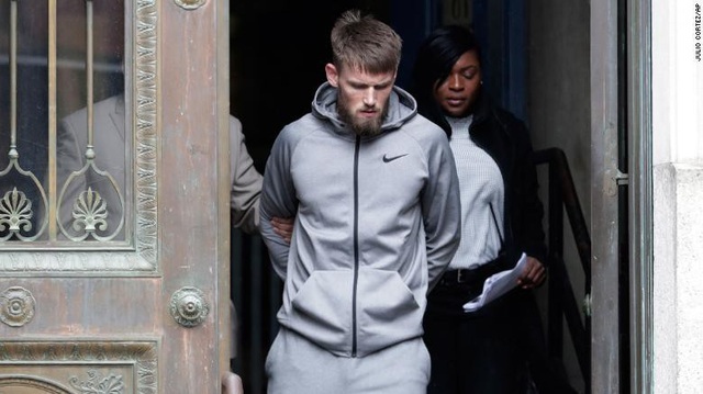 “Gã điên” McGregor sẽ phải đi tù vì tấn công đồng nghiệp? - 2 Cian Cowley cũng đối diện với nguy cơ ngồi tù sau sự cố này