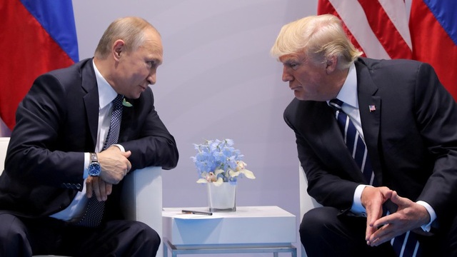 Tổng thống Trump vẫn muốn gặp Tổng thống Putin giữa "tâm bão" căng thẳng - 1 Tổng thống Nga Vladimir Putin và Tổng thống Mỹ Donald Trump (Ảnh: Reuters)