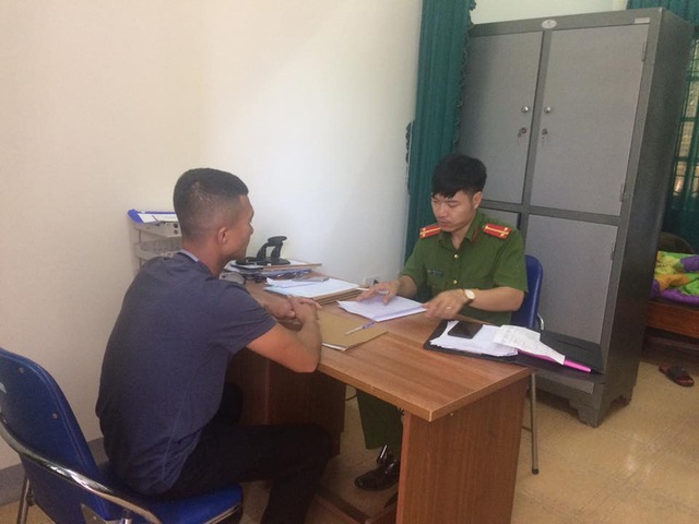 Vụ nhân viên bệnh viện bị đánh bất tỉnh: Kẻ hành hung khai gì? - 1 Công an tiến hành lấy lời khai Nguyễn Hùng Kỳ