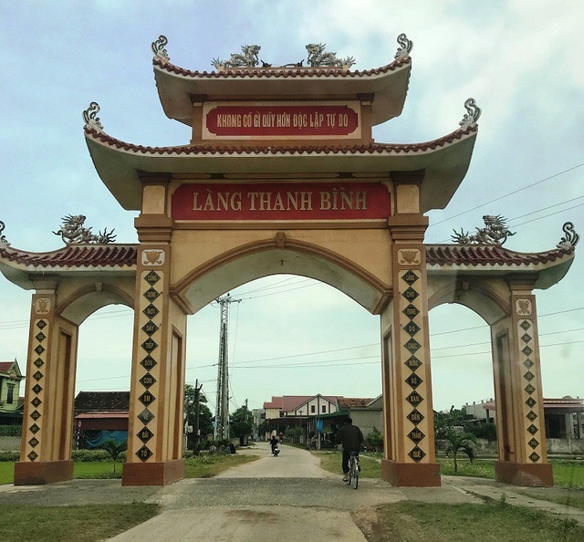 Làm rõ thông tin "cả họ nhà Bí thư huyện làm cán bộ" - 1
Trên địa bàn huyện Quảng Trạch, có đến 18 người làm hiệu trưởng, phó hiệu trưởng đều cùng thôn Thanh Bình, xã Quảng Xuân, quê hương Bí thư Đậu Minh Ngọc