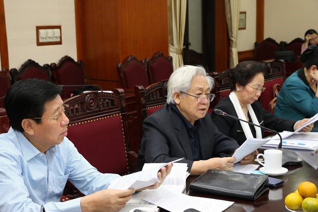 Ban Tuyên giáo Trung ương quán triệt nâng cao hiệu quả công tác khuyến học trong bối cảnh mới - 2
Đồng chí Phạm Tất Dong (Phó Chủ tịch kiêm Tổng thư ký Hội Khuyến học Việt Nam) trình bày sự phát triển của phong trào khuyến học trong giai đoạn triển khai Chỉ thị 11-CT/TW hơn 10 năm qua.