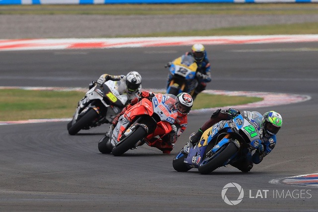 Những va chạm nguy hiểm của Marquez đã làm lu mờ chiến thắng của Crutchlow - 5 Những va chạm nguy hiểm của Marquez đã làm lu mờ chiến thắng của Crutchlow - 5