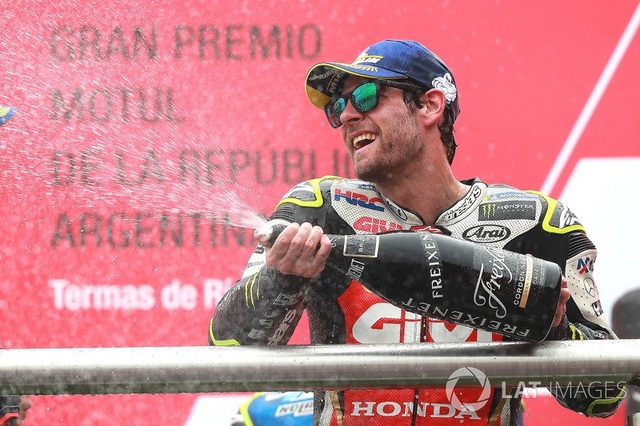 Những va chạm nguy hiểm của Marquez đã làm lu mờ chiến thắng của Crutchlow - 10 Những va chạm nguy hiểm của Marquez đã làm lu mờ chiến thắng của Crutchlow - 10