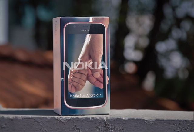 Đập hộp smartphone rẻ nhất của Nokia tại Việt Nam - 1
Nokia 1 với hộp đựng khá nhỏ gọn, đúng tiêu chí tiết kiệm để bảo vệ môi trường của hãng này.