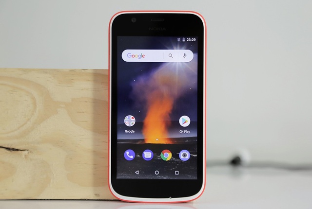 Đập hộp smartphone rẻ nhất của Nokia tại Việt Nam - 10 Ngoài ra, máy khởi chạy hệ điều hành Android Oreo (Go edition) mới nhất. Hãng cho biết dù RAM thấp nhưng phần mềm được tối ưu để máy chạy nhanh hơn các thiết bị cùng phân khúc.