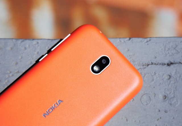 Đập hộp smartphone rẻ nhất của Nokia tại Việt Nam - 9 Nokia tích hợp cho máy camera phía trước 2 MP và sau 5 MP.