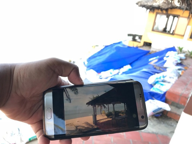 Mũi Né đìu hiu khách vì... sạt lở - 1
Nhà hàng của khu nghỉ dưỡng lúc trước khi sạt lở có cả một bãi biển rất đẹp, trải dài hàng chục mét