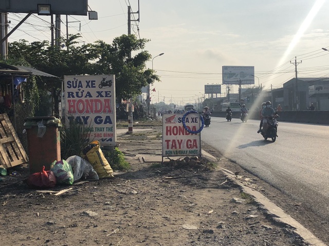 Hãi hùng nhìn mớ đinh gom được của đinh tặc trên quốc lộ - 6 Các điểm vá xe dọc quốc lộ