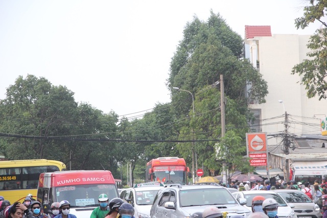 Mệt nhoài trở lại Sài Gòn trong tiết trời nóng bức - 3 Mệt nhoài trở lại Sài Gòn trong tiết trời nóng bức - 3