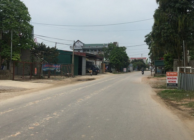 Thanh Hóa: Người chứng kiến không có mặt, vẫn có chữ ký trong biên bản hiện trường? - 5 Hiện trường xảy ra vụ tai nạn ngay trước khu vực gia đình anh Mai Trọng Mạnh và anh Nguyễn Văn Tung (em trai ông Tý)