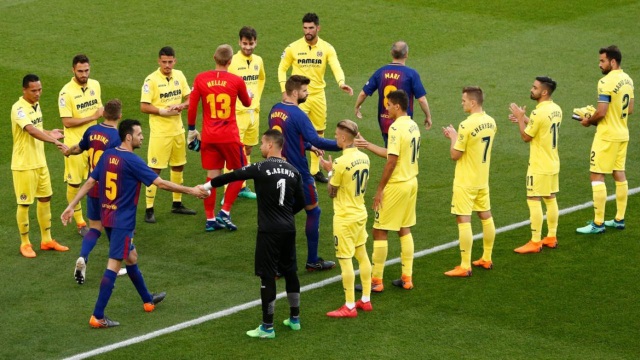 Villarreal thay Real Madrid, xếp hàng vinh danh Barcelona - 1 Villarreal xếp hàng tôn vinh Barcelona trước trận đấu đêm qua