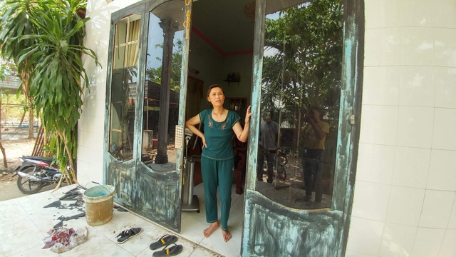 Bé gái 13 tuổi bị còng tay ở phường: Chính quyền thừa nhận việc khống chế - 3 Gia đình ông Đằng - bà Loan kiên quyết không di dời vì việc đền bù không thỏa đáng