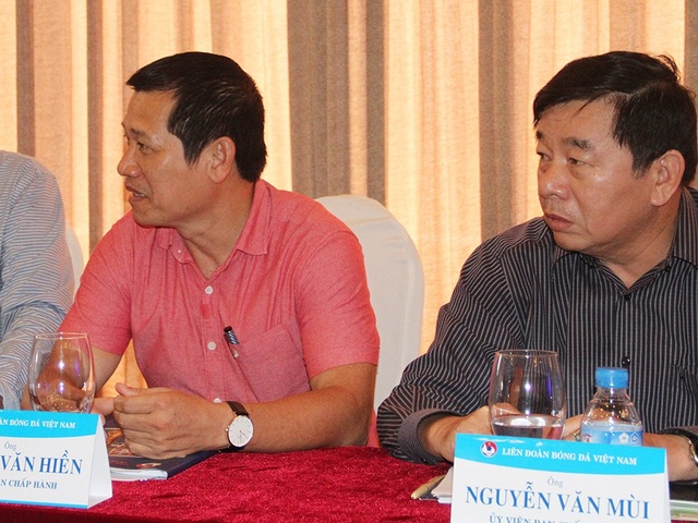 Bóng đá Việt Nam tệ hại hay người trong nhà tự bôi xấu nhau? - 1 Không chỉ có ông Trần Mạnh Hùng, ông Dương Văn Hiền cũng mất uy tín rất nhiều sau vụ rò rỉ băng ghi âm văng tục, hăm doạ nhau giữa các quan chức bóng đá Việt Nam (ảnh: T.V)