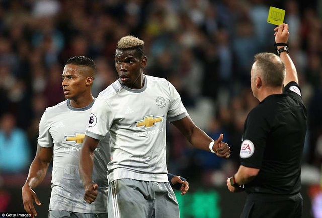 MU giành vị trí á quân Premier League - 3
Pogba nhận thẻ vàng sau pha phạm lỗi với Noble ở phút 88