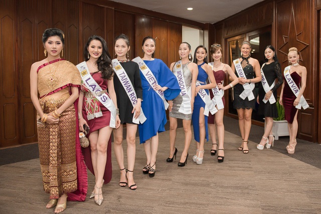 Dàn mỹ nhân “Nữ hoàng Du lịch Quốc tế” đọ nhan sắc quyến rũ khó rời - 7 Tiếp đó, các người đẹp cũng di chuyển đến tỉnh Rayong nằm phía Đông Nam Thái Lan. Các nhan sắc khắp thế giới đã cùng tham gia tiệc chào mừng tại đây.