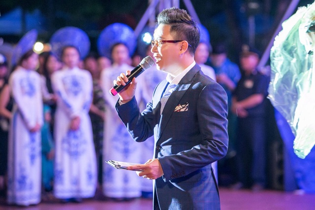 Thanh Lam, Ngọc Anh “đội mưa” hát khai trương phố đi bộ Trịnh Công Sơn - 8 MC Trịnh Lê Anh cũng góp mặt với tư cách người dẫn chương trình.