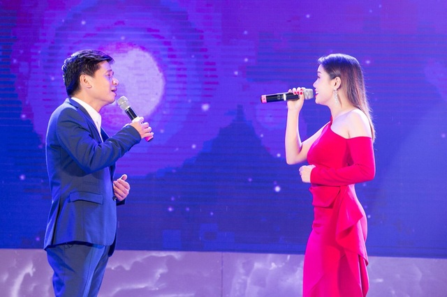 Thanh Lam, Ngọc Anh “đội mưa” hát khai trương phố đi bộ Trịnh Công Sơn - 6 Thanh Lam, Ngọc Anh “đội mưa” hát khai trương phố đi bộ Trịnh Công Sơn - 6