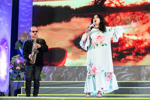 Thanh Lam, Ngọc Anh “đội mưa” hát khai trương phố đi bộ Trịnh Công Sơn - 3 Thanh Lam, Ngọc Anh “đội mưa” hát khai trương phố đi bộ Trịnh Công Sơn - 3