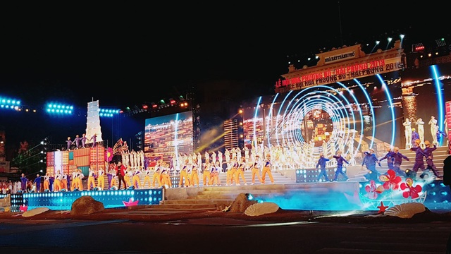 Thủ tướng Nguyễn Xuân Phúc dự Lễ hội Hoa Phượng đỏ - Hải Phòng - 2
Sân khấu hoành tráng