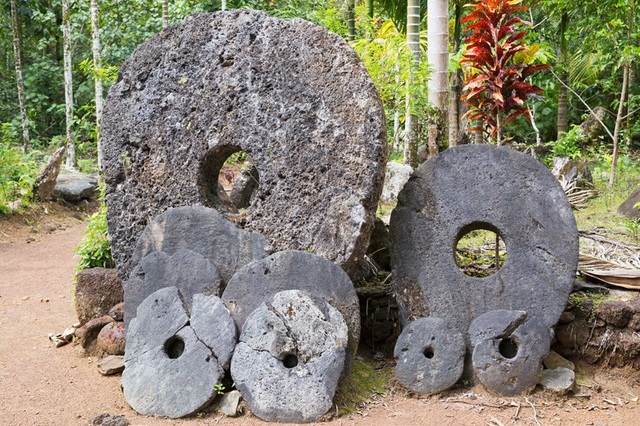 Hòn đảo kỳ lạ sử dụng loại tiền xu khổng lồ nặng tới... 4 tấn - 3 Những đồng xu có kích thước lớn nhỏ khác nhau
