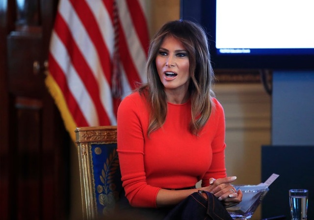 Melania Trump - Đệ nhất phu nhân đặc biệt nhất trong lịch sử Mỹ - 5 Bà Melania Trump nói được nhiều thứ tiếng hơn bất kì đệ nhất phu nhân nào trước đây của nước Mỹ. Ngoài ngôn ngữ mẹ đẻ là tiếng Slovenia, bà Melania có thể nói tốt tiếng Anh, Pháp, Đức, Italy và Serbia. (Ảnh: AP)