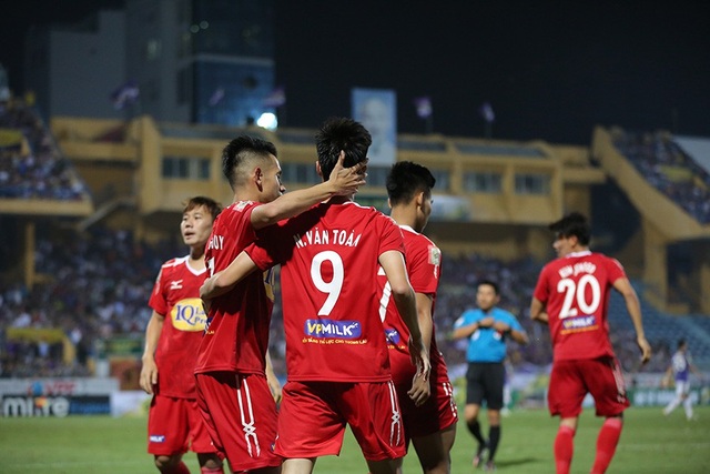 Hòa kịch tính HA Gia Lai, Hà Nội vào bán kết cúp quốc gia - 3
HA Gia Lai có được bàn thắng ở sân Hàng Đẫy...