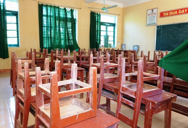 Niêm phong khu trường mới xây dựng đã bị lún nứt - 4 Từ ngày 27/4, nhà trường không cho học sinh vào học tại dãy nhà 2 tầng