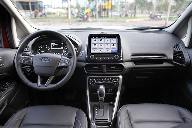 Ford Ecosport - Những đổi thay đáng giá - 7 Một điều đáng tiếc là Ford Ecosport mới không có hệ thống điều khiển hành trình, cho dù phiên bản cao cấp nhất vẫn có cửa sổ trời.