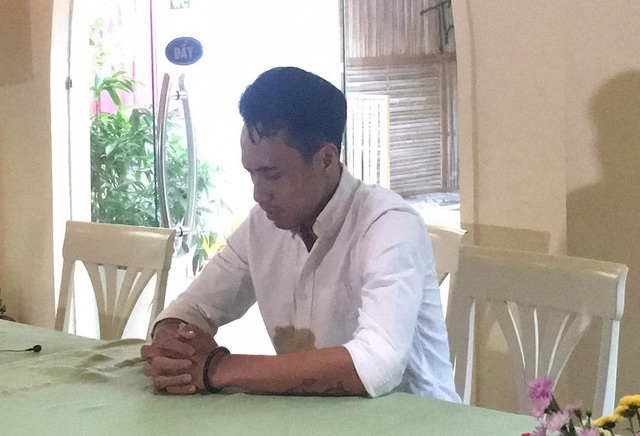 Phạm Anh Khoa khóc, cúi đầu xin lỗi Phạm Lịch và các bên liên quan - 1 Phạm Anh Khoa khá căng thẳng trong buổi gặp gỡ xin lỗi chớp nhoáng