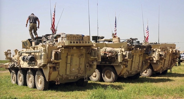 Mỹ nghi mở thêm căn cứ quân sự tại Syria sau vụ không kích chấn động - 1 Các xe bọc thép được Mỹ triển khai tới Syria (Ảnh: Sputnik)