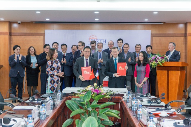 Học gì để bắt kịp Cách mạng công nghệ 4.0? - 1
Các chương trình hợp tác quốc tế mang đến cho sinh viên cơ hội tiếp cận nền khoa học công nghệ mới để bắt kịp cách mạng 4.0.
