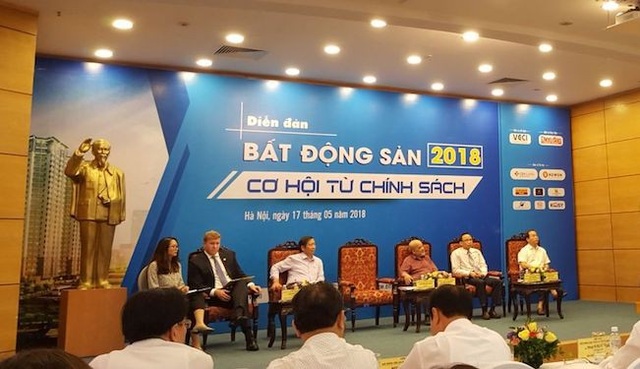 Ông Vũ Văn Phấn: Giới đầu cơ tung tin đồn, giá đất tăng gấp đôi sau vài tháng - 1 Các diễn giả tham gia Diễn đàn Bất động sản 2018.