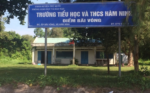 Hàng loạt trường học ở Phú Quốc bị dự án “nuốt chửng” - 3 Điểm trường này cũng bị lọt vào qui hoạch. Theo khảo sát của PV, 10 điểm trường bị lọt vào qui hoạch đều nằm ở những vị trí đắc địa ở Phú Quốc, như: gần biển, trung tâm, đường lớn...
