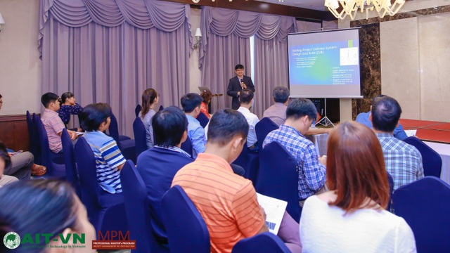 Hội nhập quốc tế cùng Thạc sĩ Quản lý dự án xây dựng - 2
TS. Bonaventura Hadikusumo (áo vest) đang thuyết trình tại hội thảo do MPM tổ chức.