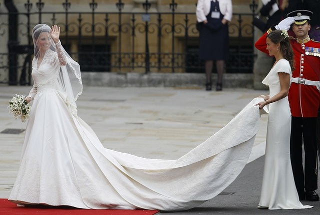VÁY CƯỚI HOÀNG GIALNB TAY NỮ HOÀNG  Dịch vụ áo dài  váy cưới Bảo Duy  Cần Thơ