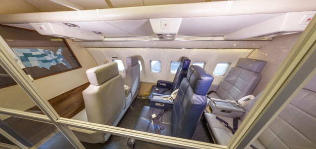 Bên trong "Không lực Một" đầu tiên phục vụ các tổng thống Mỹ - 17 Ghế VIP trên máy bay.