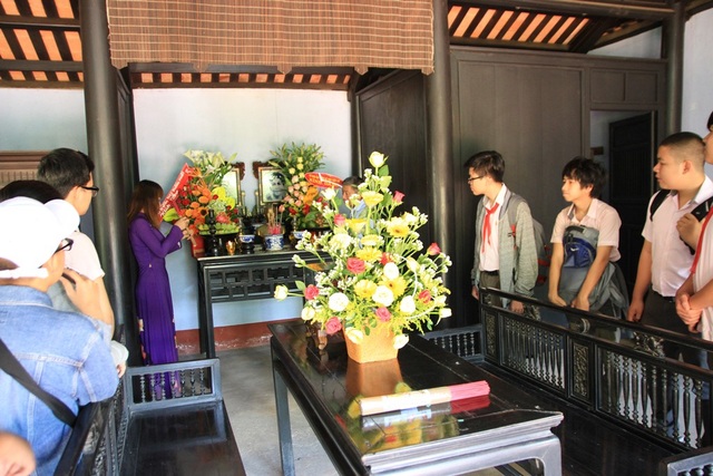 Thăm ngôi nhà thơ ấu của Bác Hồ tại Huế - 20 Các em học sinh đến thăm ngôi nhà Bác Hồ lúc nhỏ vào dịp 19/5/2018