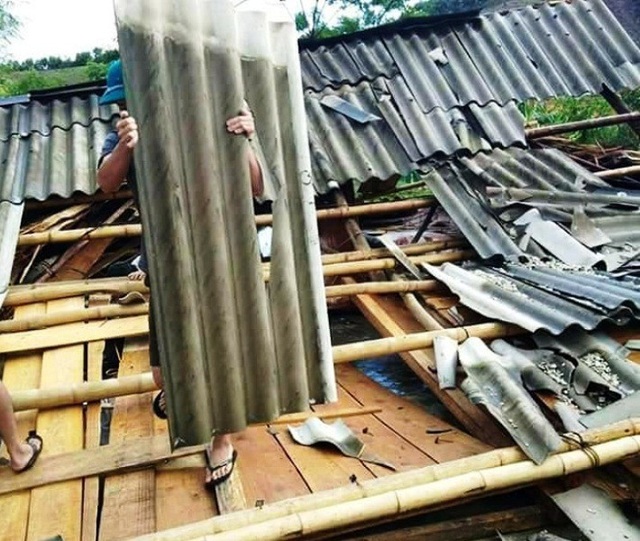 Lốc xoáy liên tục xuất hiện, nhiều địa phương bị ảnh hưởng nặng nề - 3 Một ngôi nhà bị lốc xoáy làm sập hoàn toàn.